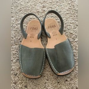 Pons gray mule